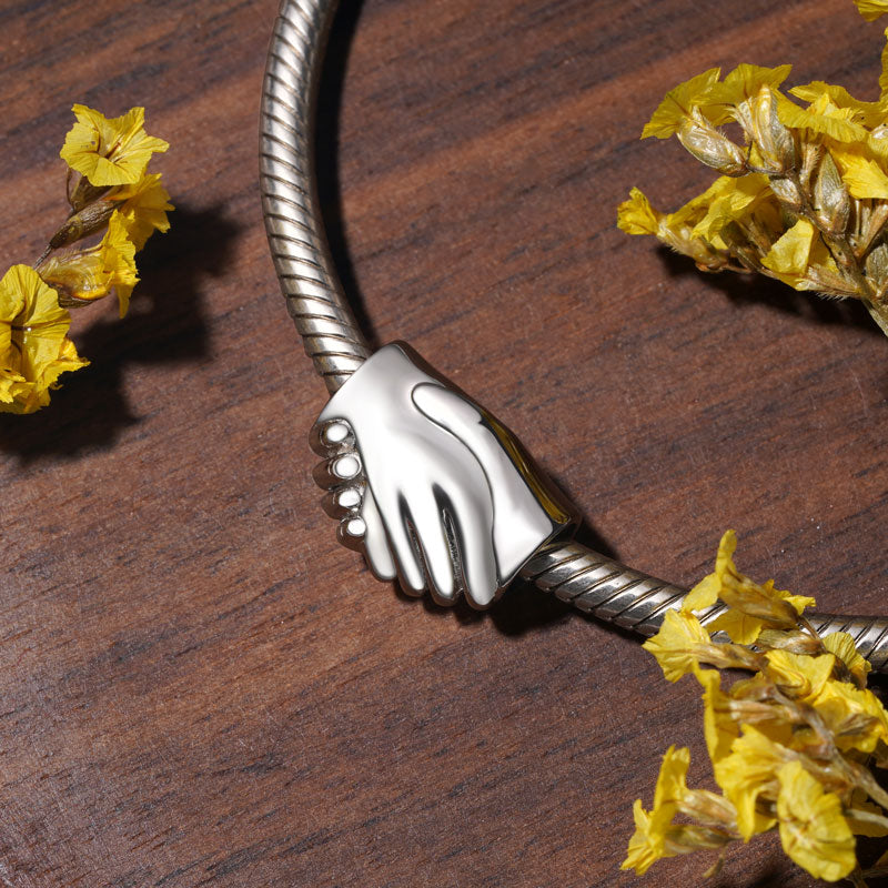 Gnoce Sparkling Handshake Charm_2