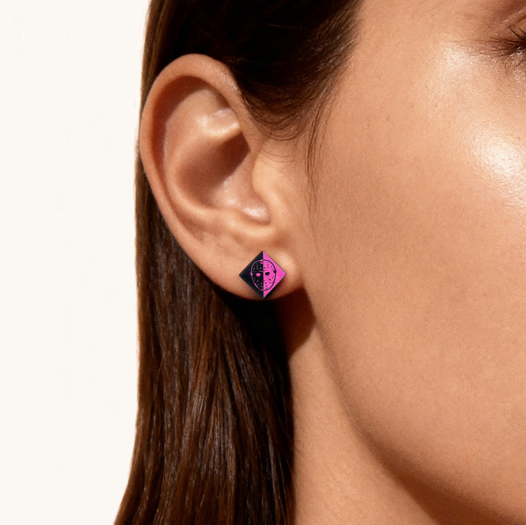 Gnoce Friday the 13th Stud Earrings Platinum-plated Silver Blend_3
